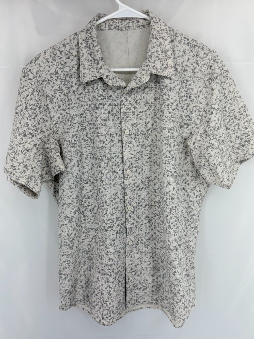 Lululemon Men L Airing Easy Shirt Button Down Short Sleeve Gray Camo Printed Top